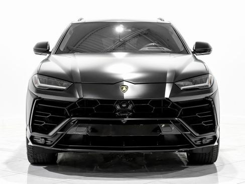 Used 2021 Lamborghini Urus image 2