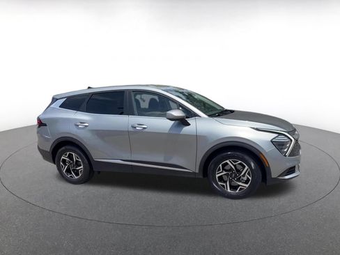 Used 2025 Kia Sportage LX FWD image 2