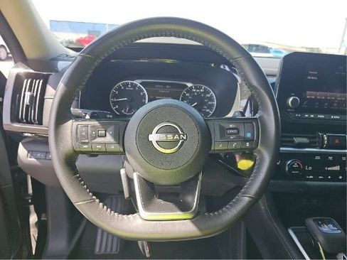 Used 2022 Nissan Pathfinder SV FWD image 5