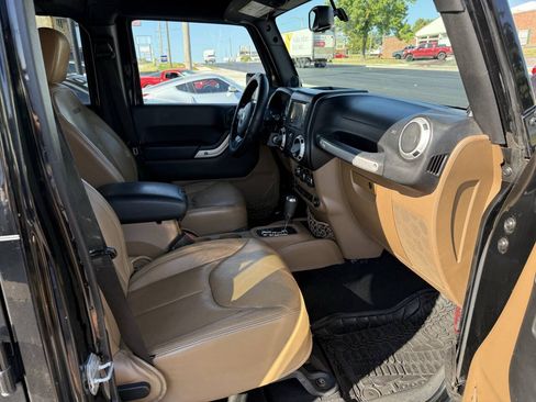 Used 2014 Jeep Wrangler Unlimited Rubicon w/ Dual Top Group AWD/4WD image 8