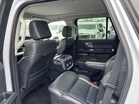Used 2025 Ford Expedition Platinum AWD/4WD image 8