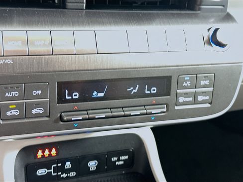 Used 2025 Hyundai Kona SEL FWD image 23