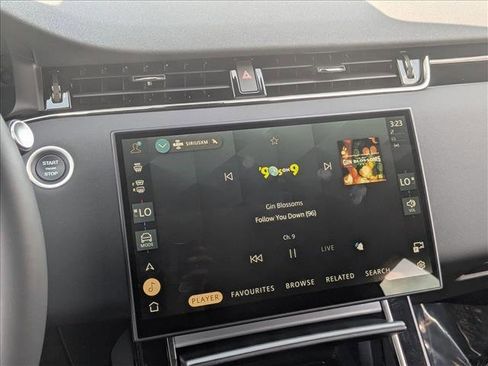 Used 2024 Land Rover Range Rover Evoque S image 11