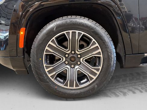 Used 2024 Jeep Wagoneer L Series II w/ Flexible Seating Group AWD/4WD image 56