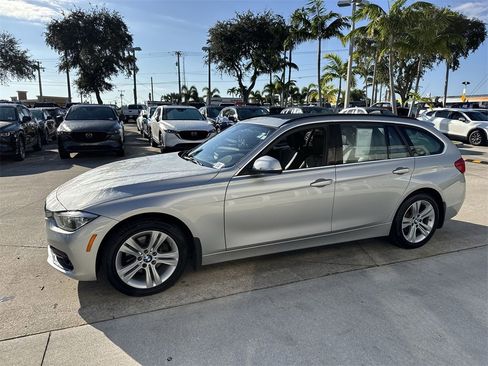 Used 2018 BMW 330i xDrive Wagon image 11