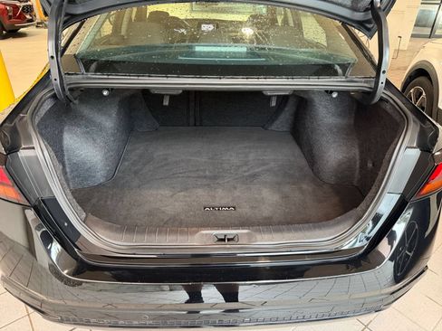 Used 2025 Nissan Altima 2.5 SV FWD image 21