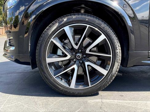 Used 2025 Volvo XC90 B5 Plus w/ Protection Package Premier image 12