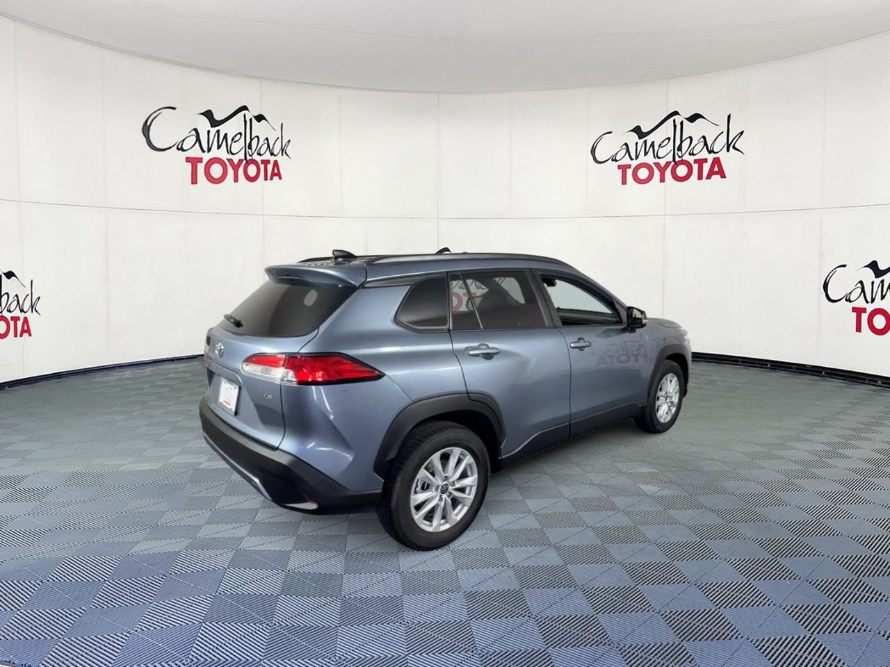 Used 2025 Toyota Corolla Cross LE FWD image 2