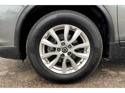 Used 2018 Nissan Rogue SV image 9