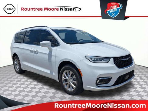 Used 2022 Chrysler Pacifica Touring-L AWD/4WD image 1