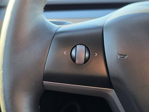 Used 2023 Tesla Model Y AWD image 24