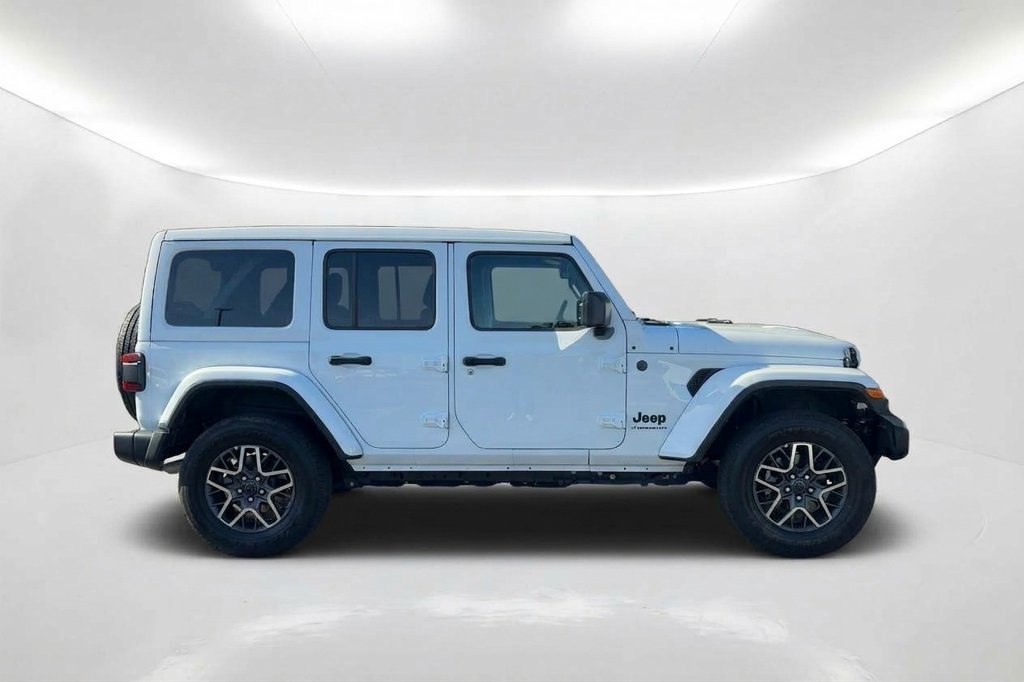 Used 2026 Jeep Wrangler Unlimited Sahara AWD/4WD image 4