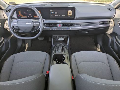 Used 2025 Kia K4 LXS image 14