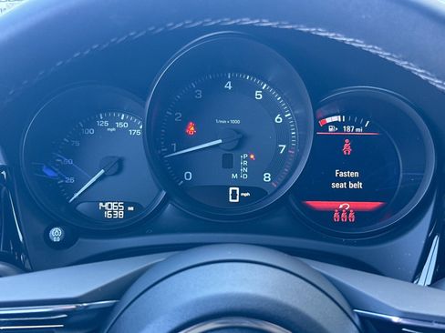 Certified 2025 Porsche Macan image 24