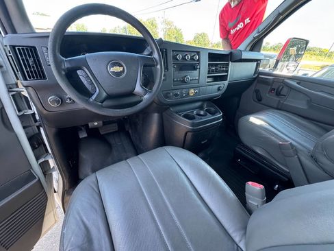 Used 2014 Chevrolet Express 3500 Extended image 11