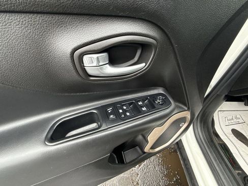 Used 2016 Jeep Renegade 75th Anniversary image 15
