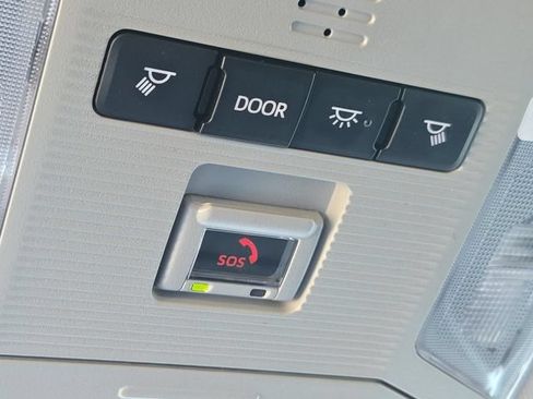 Used 2025 Toyota RAV4 XLE AWD/4WD image 24
