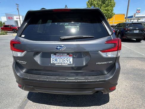 Used 2020 Subaru Forester Premium AWD/4WD image 5