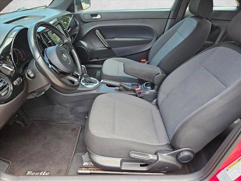 Used 2018 Volkswagen Beetle 2.0T FWD image 12
