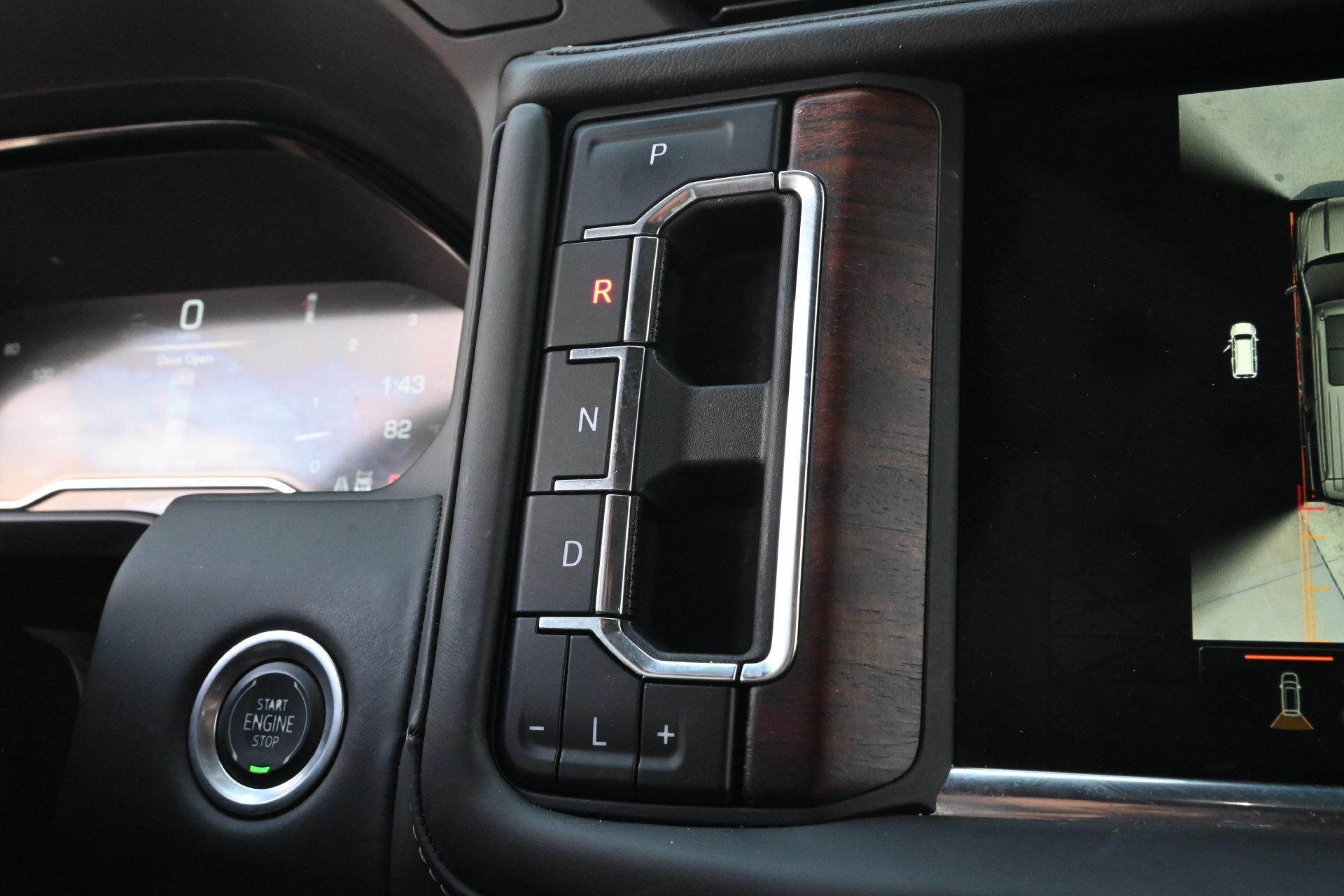 Used 2024 GMC Yukon XL Denali Ultimate AWD/4WD image 15