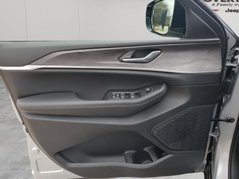 New 2026 Jeep Grand Cherokee Altitude image 26