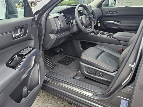 New 2025 Nissan Pathfinder SL w/ Lighting Package (N92) image 15