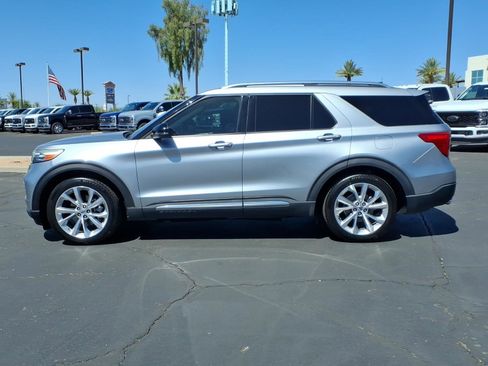 Certified 2022 Ford Explorer Platinum w/ Equipment Group 601A RWD image 3
