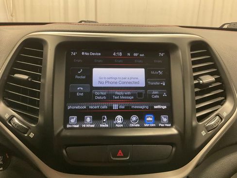 Used 2016 Jeep Cherokee Trailhawk w/ Comfort/Convenience Group AWD/4WD image 16