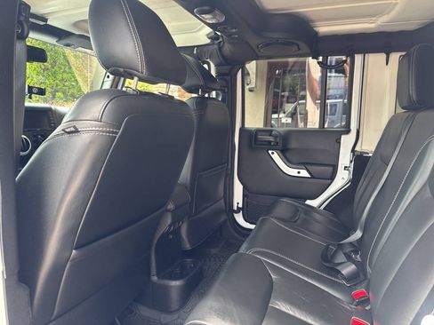 Used 2014 Jeep Wrangler Unlimited Sahara AWD/4WD image 11