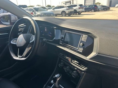 Used 2023 Volkswagen Jetta SE FWD image 36