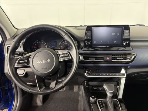 Used 2023 Kia Seltos S image 3