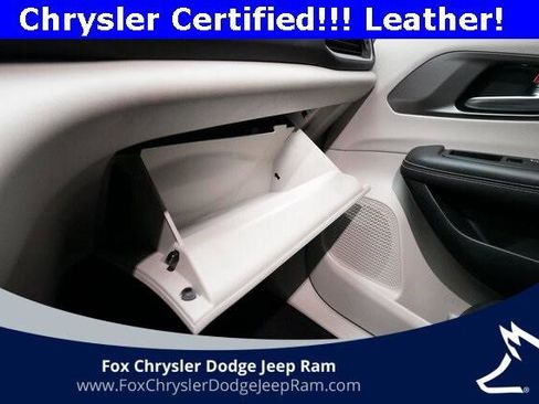 Certified 2024 Chrysler Pacifica Touring-L image 30