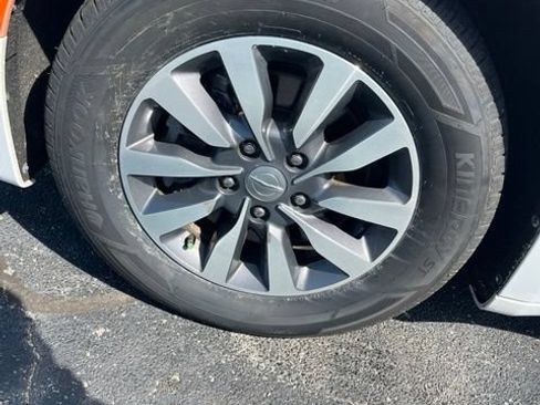 Used 2020 Chrysler Pacifica Touring-L Plus FWD image 17