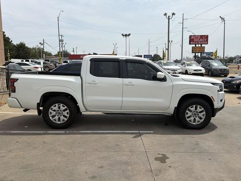Used 2022 Nissan Frontier SV AWD/4WD image 4
