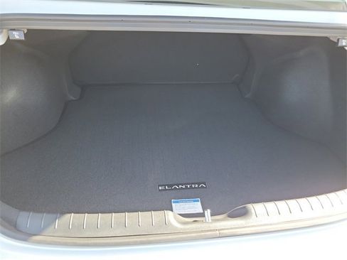 New 2026 Hyundai Elantra SE image 21