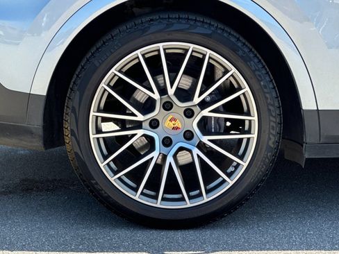 Used 2023 Porsche Cayenne AWD/4WD image 43
