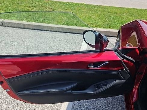 Used 2025 MAZDA MX-5 Miata Club RWD image 9