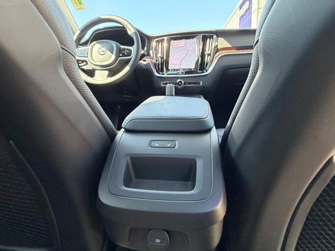 Certified 2025 Volvo V60 B5 Cross Country Plus AWD/4WD image 11