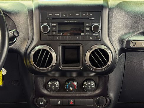 Used 2017 Jeep Wrangler Unlimited Sport w/ Connectivity Group AWD/4WD image 20