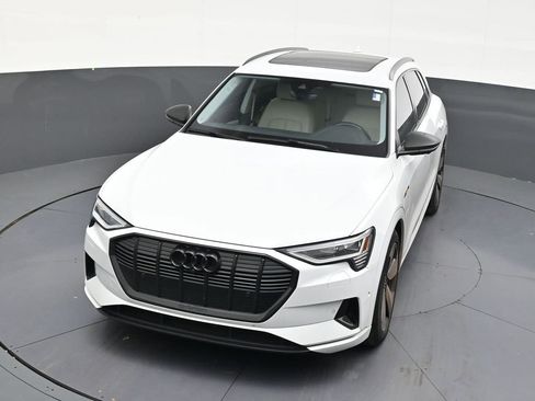 Used 2023 Audi e-tron Premium Plus w/ Premium Plus Package image 19
