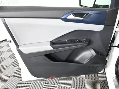 Used 2023 Volkswagen Taos SE w/ Panoramic Sunroof Package FWD image 18