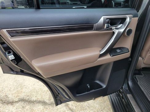 Used 2022 Lexus GX 460 Luxury w/ Off Road Package image 33
