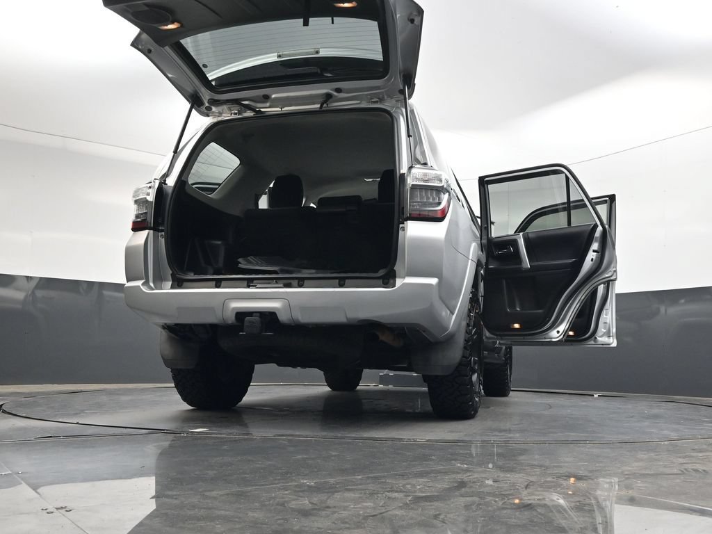 Used 2017 Toyota 4Runner SR5 AWD/4WD image 39