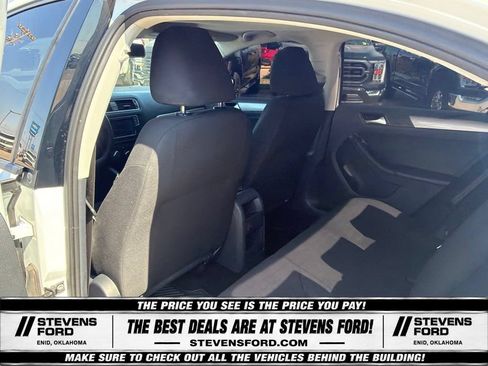 Used 2016 Volkswagen Jetta SE FWD image 13