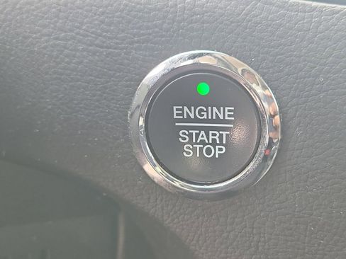 Used 2015 Ford Edge SEL image 29