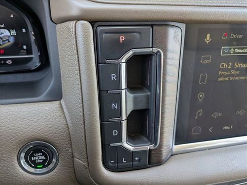 Used 2023 GMC Yukon XL Denali AWD/4WD image 13