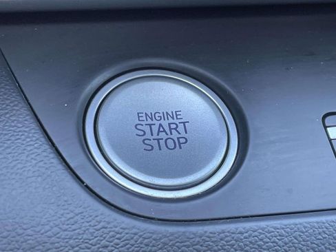 Used 2024 Hyundai Elantra Limited image 30