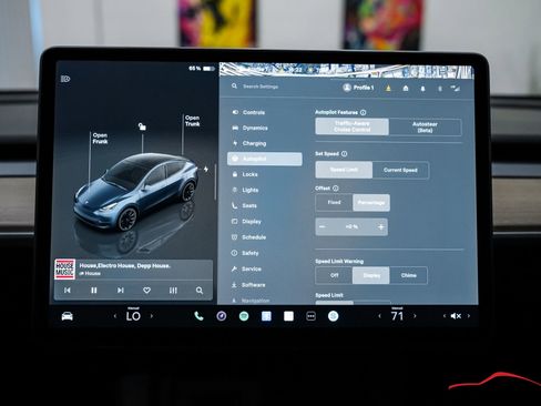 Used 2024 Tesla Model Y Long Range AWD/4WD image 67