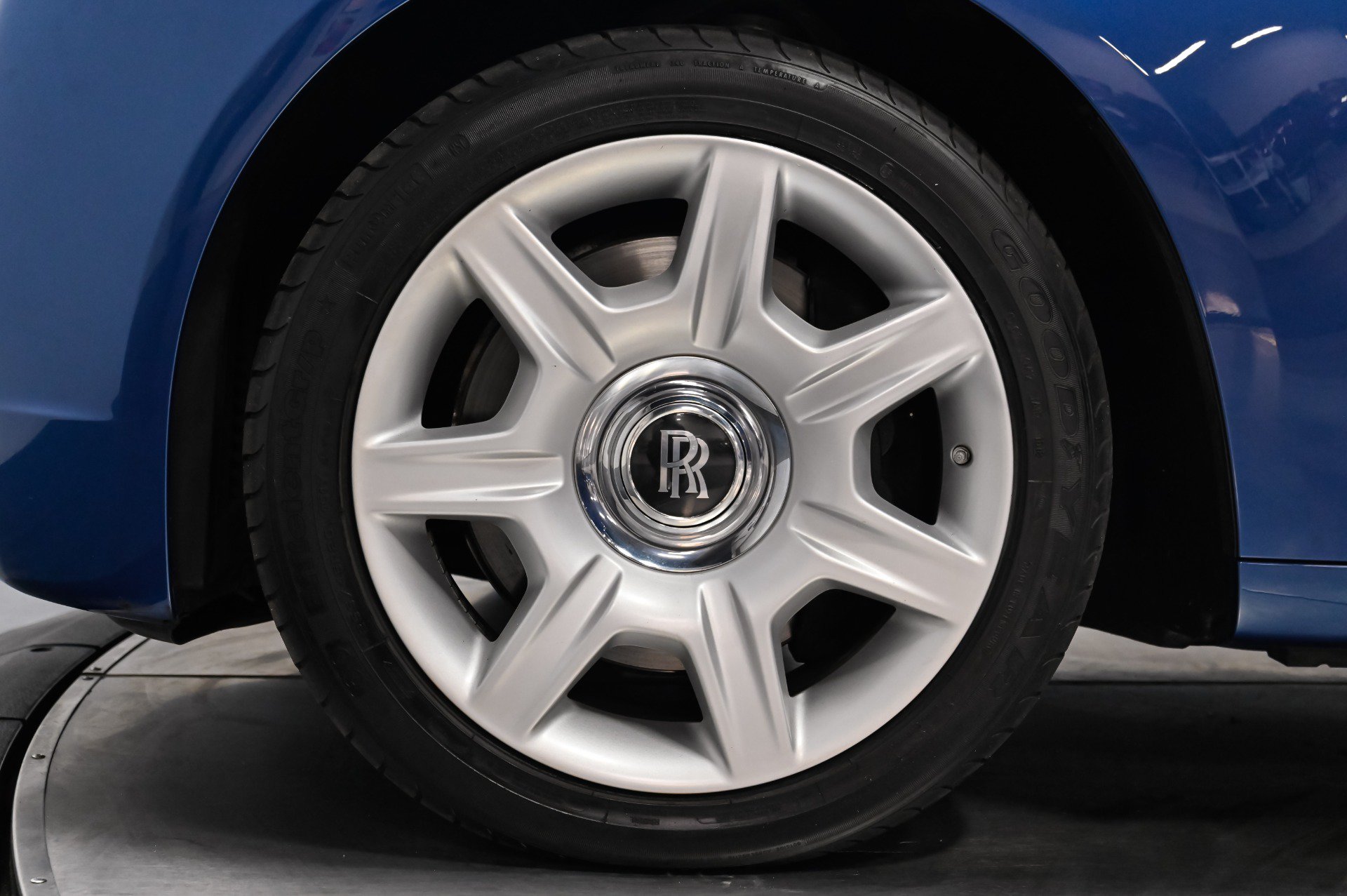Used 2012 Rolls-Royce Ghost RWD image 21