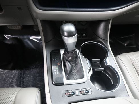 Used 2019 Toyota Highlander Limited image 15